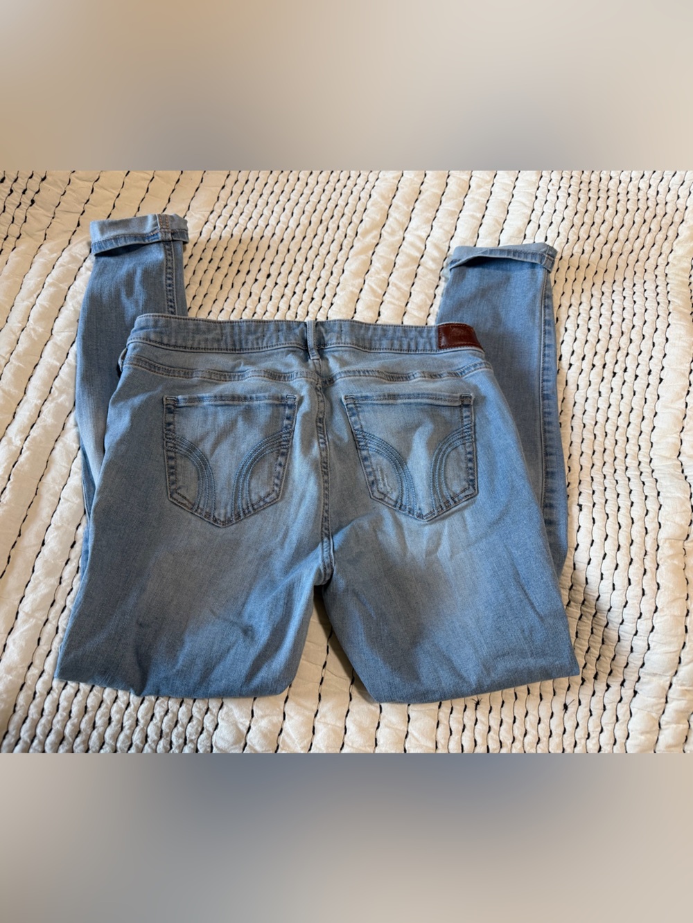 Hollister Women's Light Blue low rise super Skinny crop Jeans